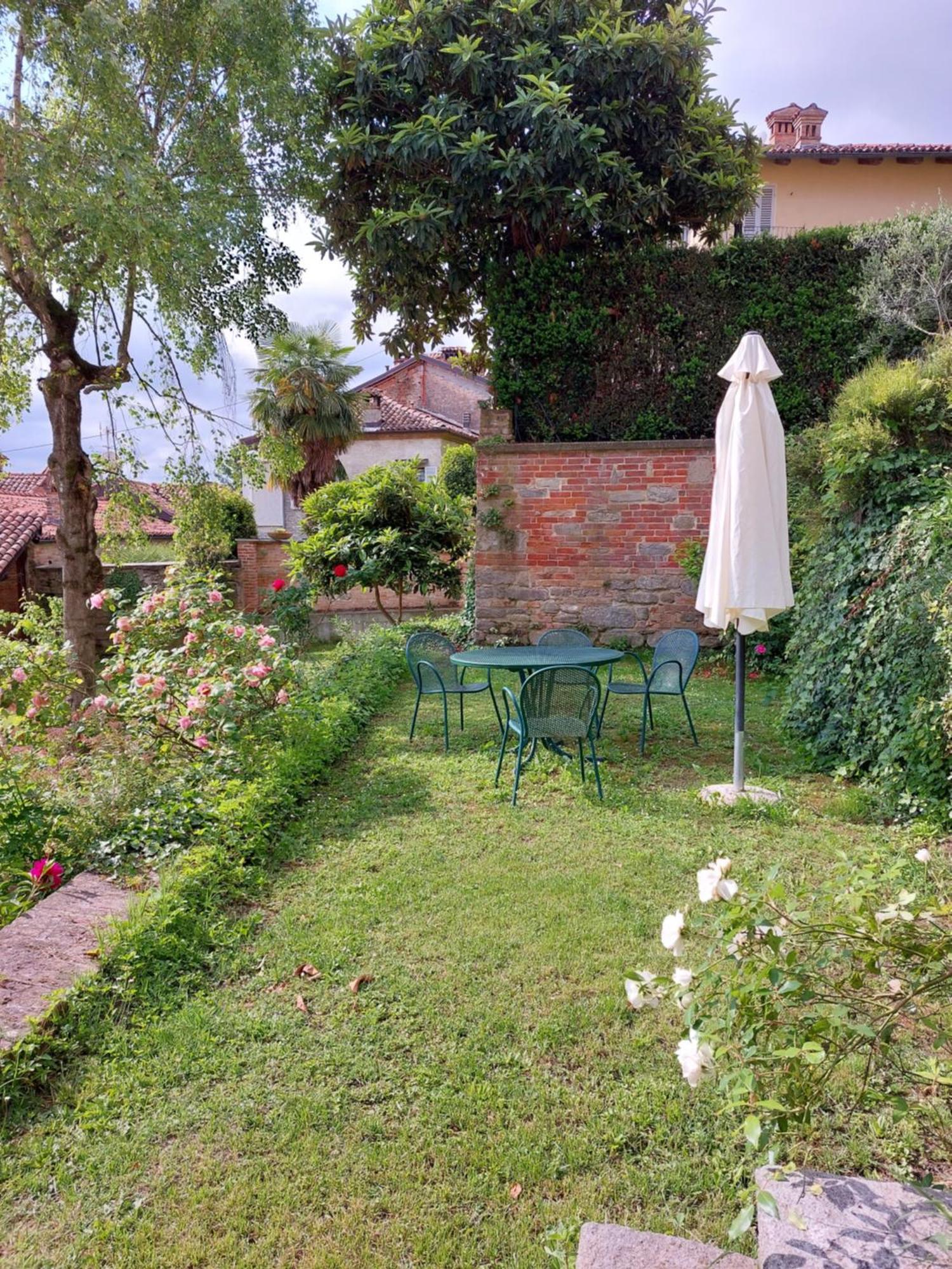 Il Giardino Di Olivia Apartment Guarene ภายนอก รูปภาพ